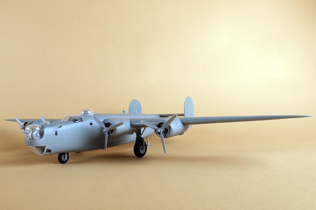 HobbyBoss 81774 1/48 Scale US  - огляд і ціна Model Kit Spitfire