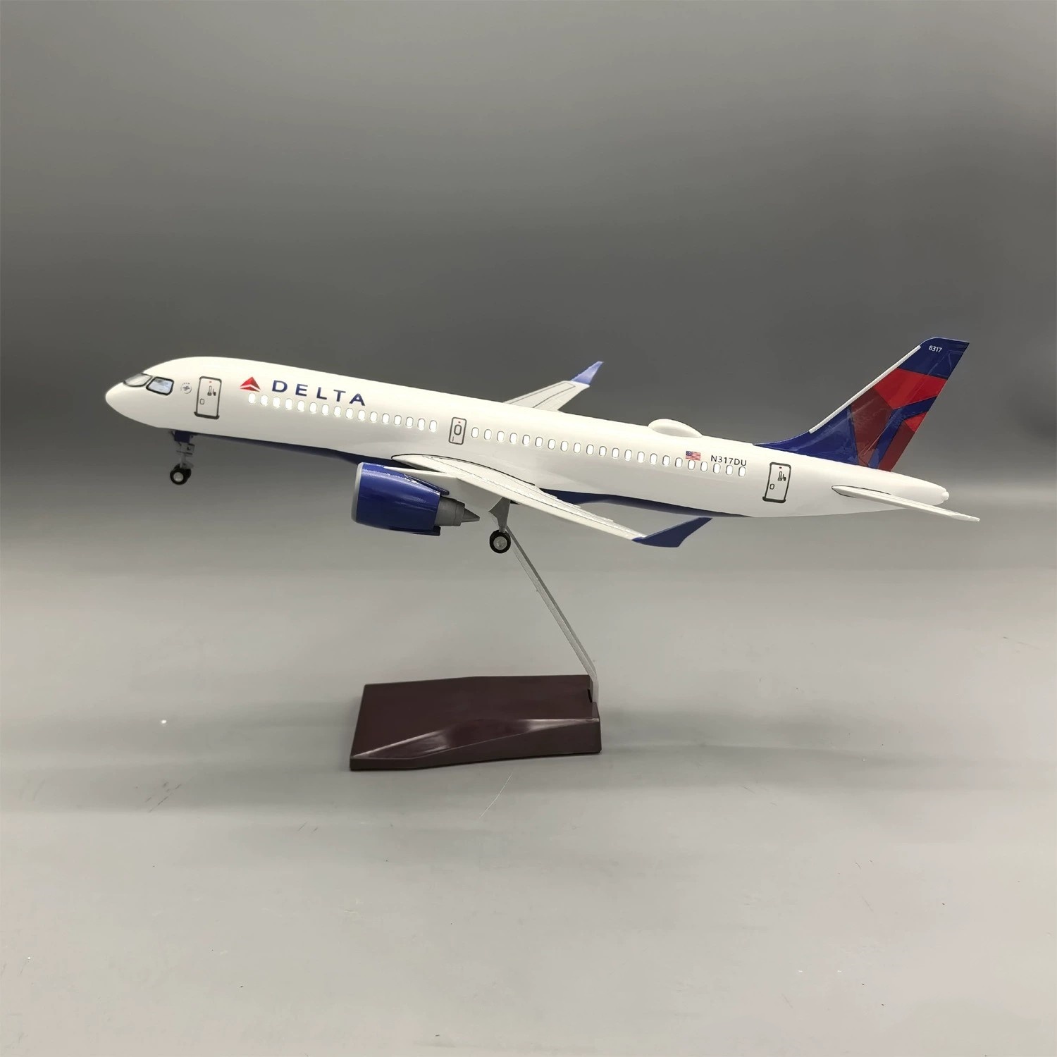 1/100 Scale Delta Air A220-300 - огляд і ціна Model Kit Aircraft